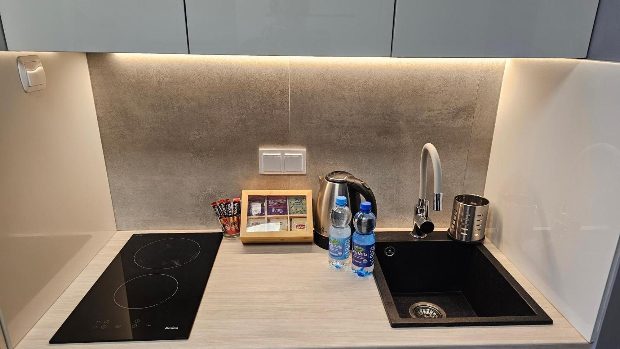 Apartamenty Wola Tower Na Prymasa - Z Widokiem Na City วอร์ซอ ภายนอก รูปภาพ