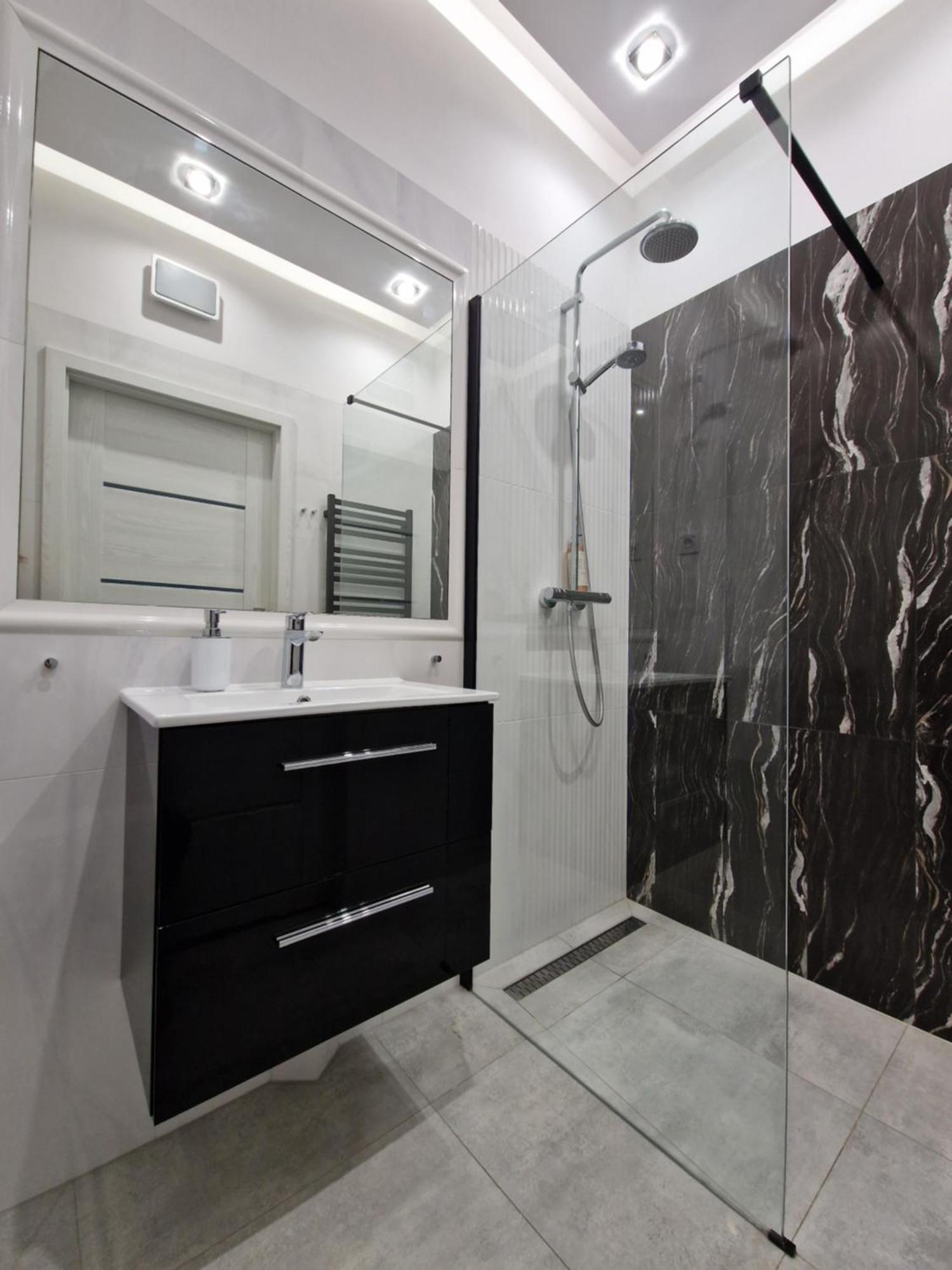 Apartamenty Wola Tower Na Prymasa - Z Widokiem Na City วอร์ซอ ภายนอก รูปภาพ